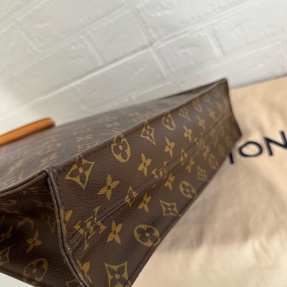 ❤️‍🔥Authentic LV sac plat in GM size❤️‍🔥 - Picture 6 of 17